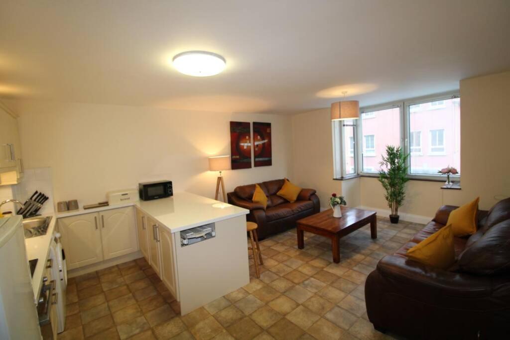 Large 3 Bed, Galway City Centre Apartment Exterior photo